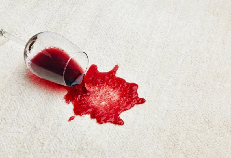 Rode wijn uit vloerkleed verwijderen - Wool & Wire - Vlekkengids