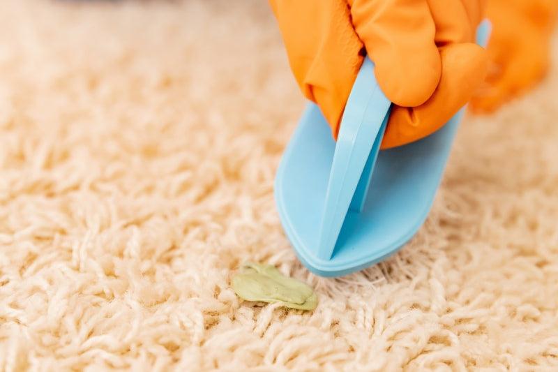Enlever le chewing-gum de votre tapis – Wool & Wire